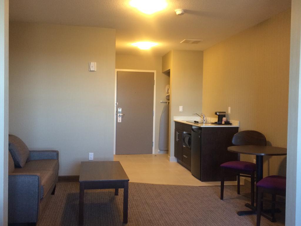 Meridian Inn & Suites Lloydminster Luaran gambar